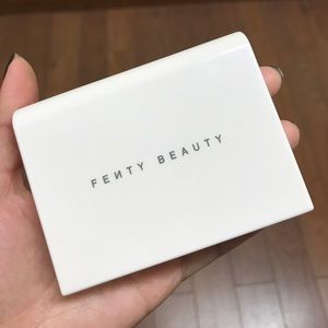 Fenty Beauty Invisimatte Blotting Powder